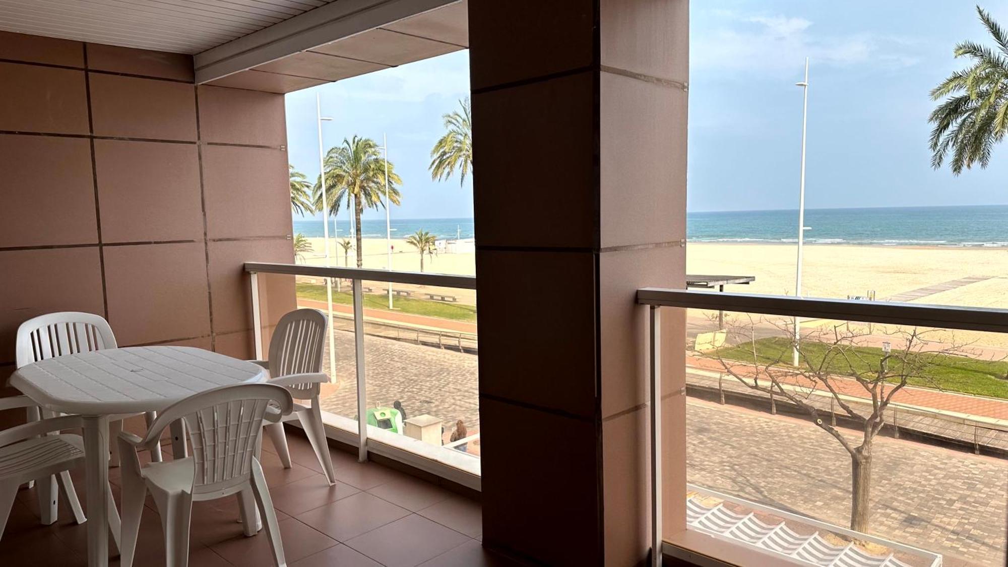 Capri Gandia Primera Linea - Alquiler Solo Familias Playa de Gandia Eksteriør bilde